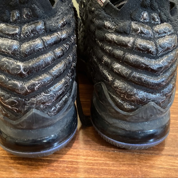 Lebron James XVII Nike Basketball Shoes - Picture 6 of 11